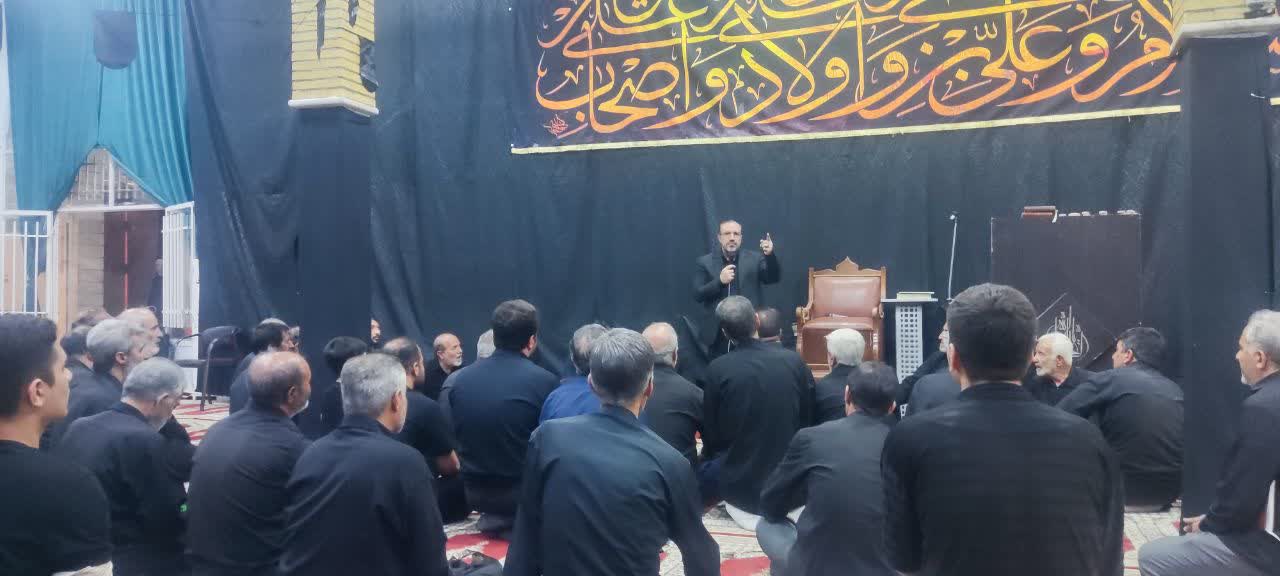 حضور علی حدادی در جمع عزاداران مسجد صاحب الزمان (عج) محله مفتح شهر نظرآباد